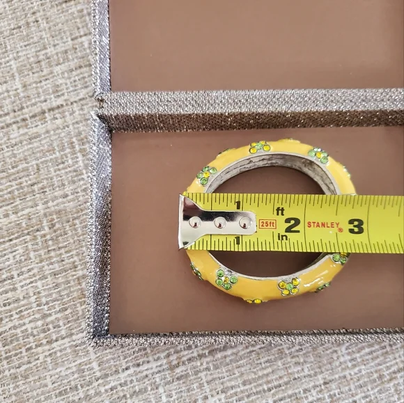 Enamel Hinge Floral Bracelet - Picture 7 of 8